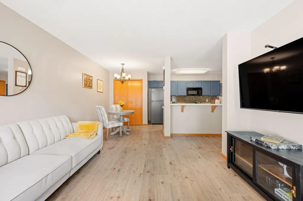 1229 Highpoint Curve Shakopee MN 55379