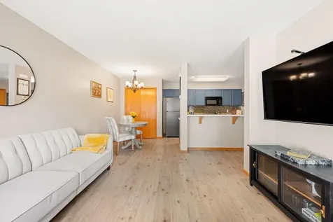 1229 Highpoint Curve Shakopee MN 55379