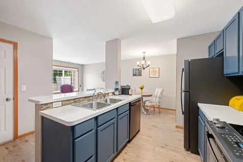 1229 Highpoint Curve Shakopee MN 55379