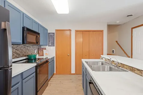 1229 Highpoint Curve Shakopee MN 55379