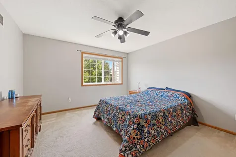 1229 Highpoint Curve Shakopee MN 55379