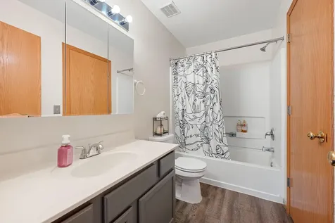1229 Highpoint Curve Shakopee MN 55379