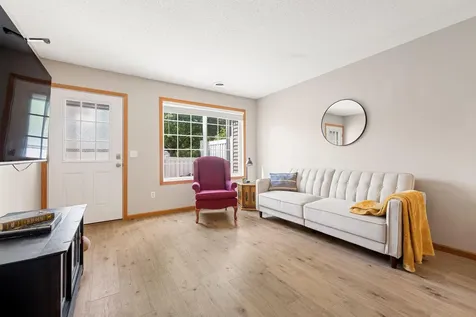 1229 Highpoint Curve Shakopee MN 55379