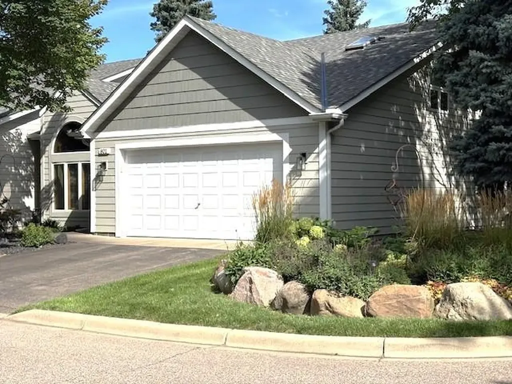 801 Southcross Drive E Burnsville MN 55306