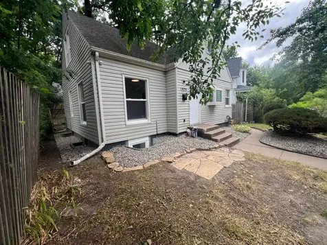 1876 Chelton Avenue W Saint Paul MN 55104