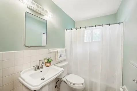 1625 Flag Avenue N Golden Valley MN 55427