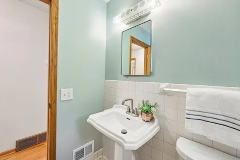 1625 Flag Avenue N Golden Valley MN 55427