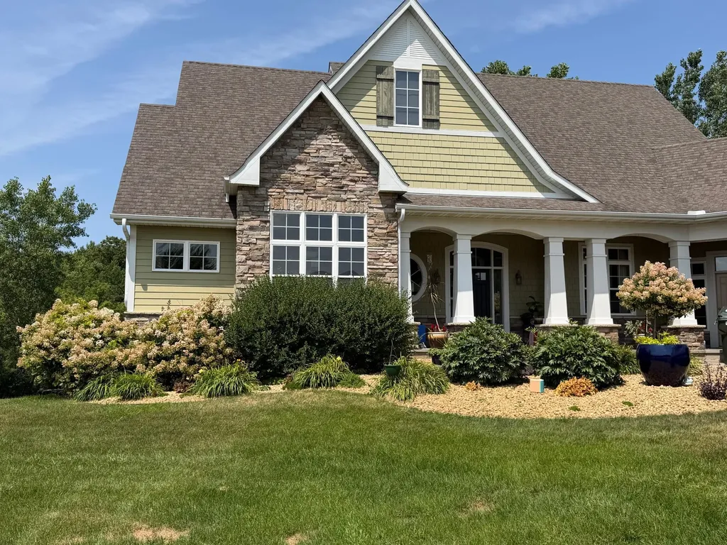 1889 86th Court E Inver Grove Heights MN 55077