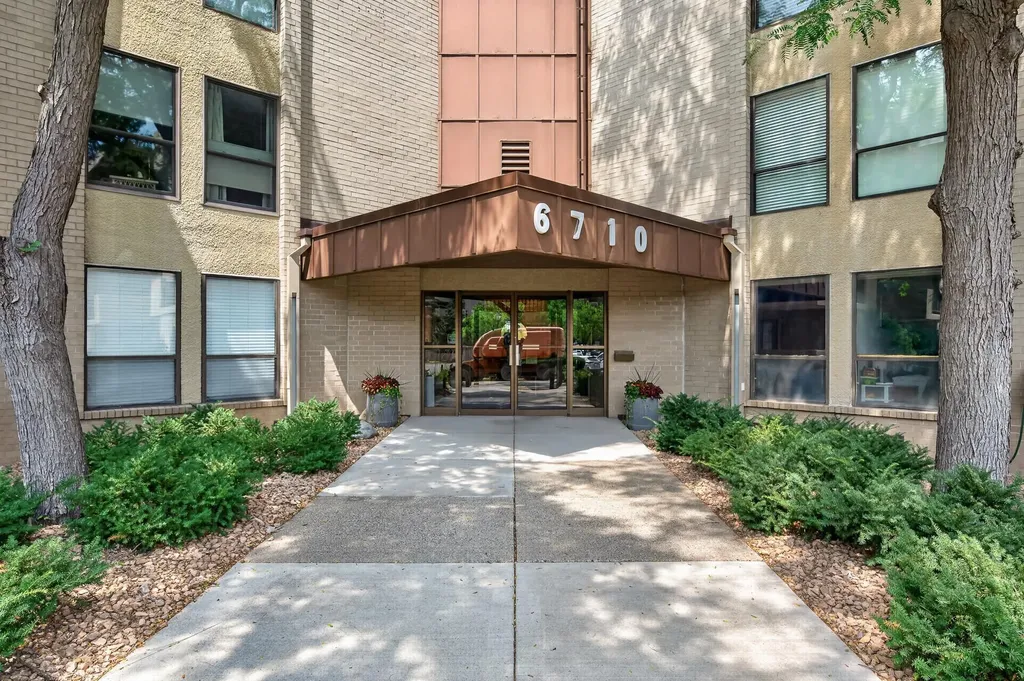 6710 Vernon Avenue S Edina MN 55436