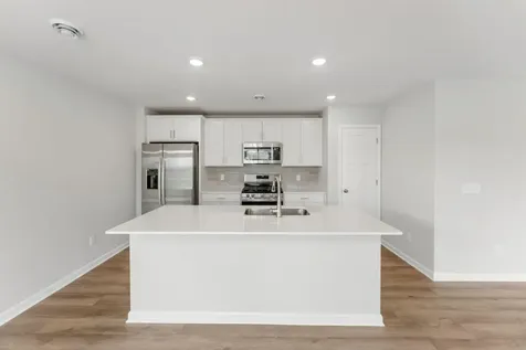 1102 Annagaire Curve Rosemount MN 55068