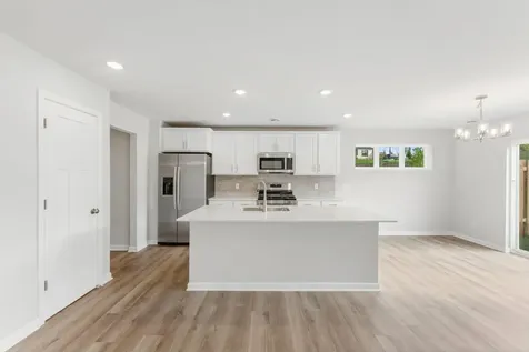 1106 Annagaire Curve Rosemount MN 55068