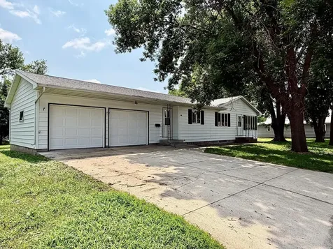 305 W 3rd Street Winthrop MN 55396