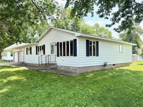 305 W 3rd Street Winthrop MN 55396
