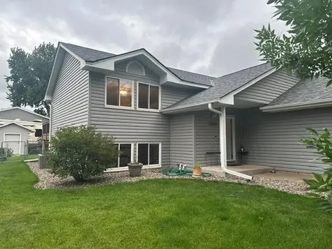 2643 Guthrie Avenue N Oakdale MN 55128