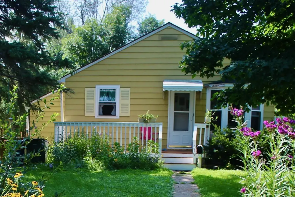 319 W Douglas Avenue Fergus Falls MN 56537
