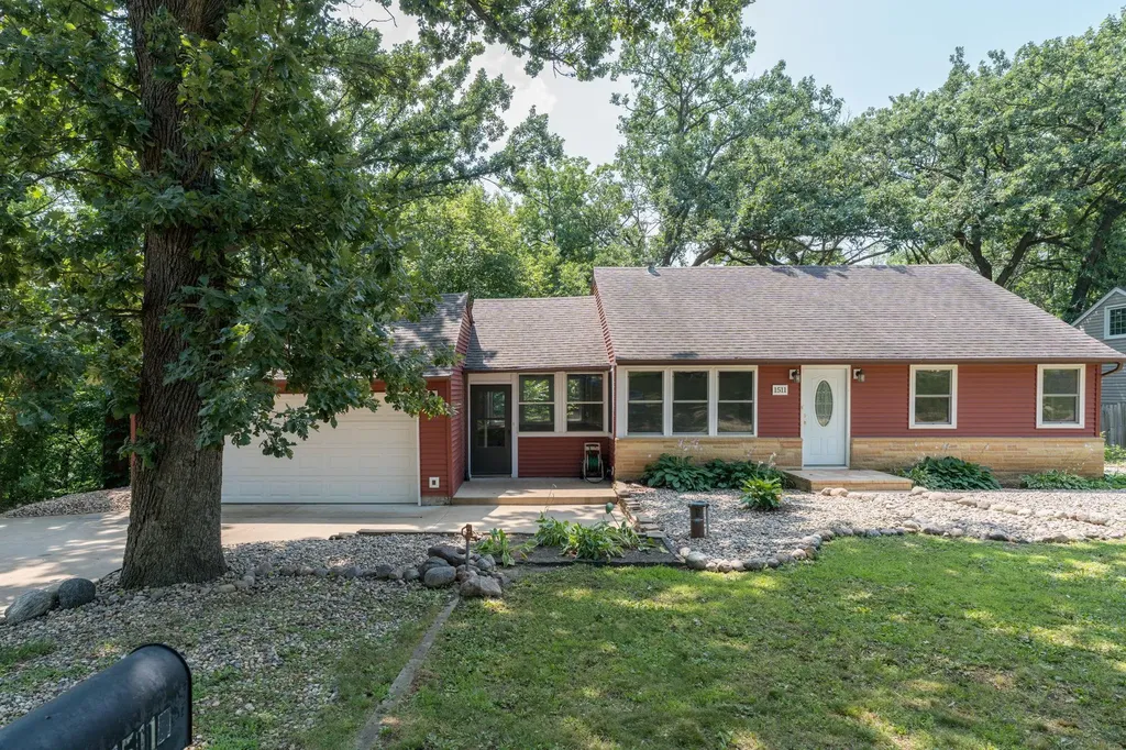 1511 Beaver Avenue Mankato MN 56001