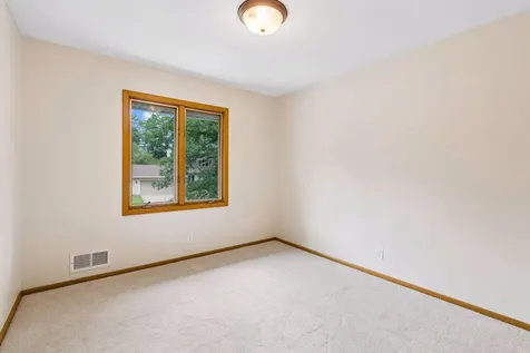 1086 Carlton Drive Shoreview MN 55126