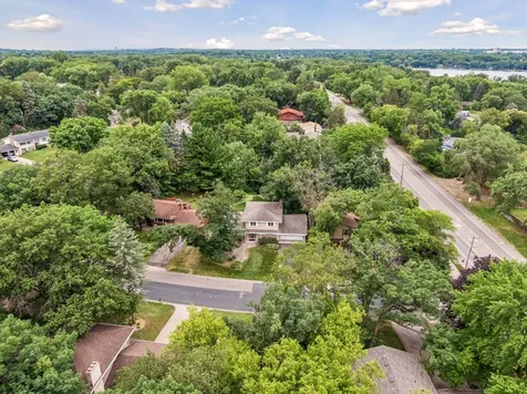 1086 Carlton Drive Shoreview MN 55126