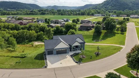 166 Rimrock Road Rollingstone MN 55969