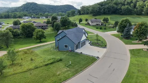 166 Rimrock Road Rollingstone MN 55969