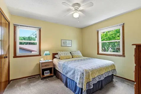 4261 Dunrovin Lane Eagan MN 55123