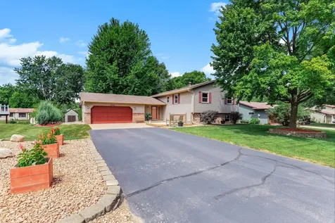 4261 Dunrovin Lane Eagan MN 55123