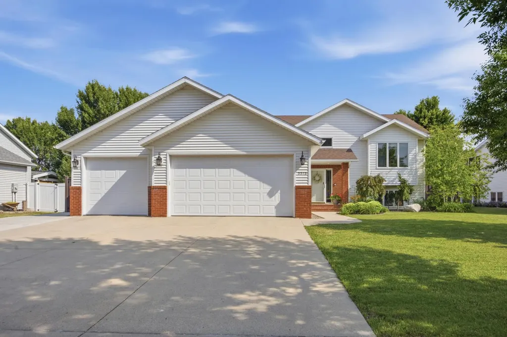 3515 44th Avenue S Fargo ND 58104