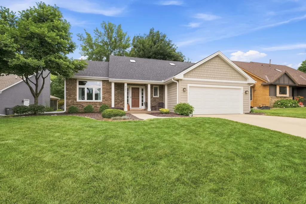 8081 Hidden Circle Chanhassen MN 55317