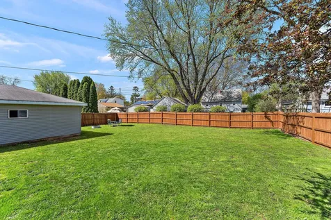 63 Ferndale Street N Maplewood MN 55119