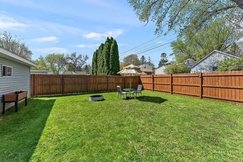 63 Ferndale Street N Maplewood MN 55119