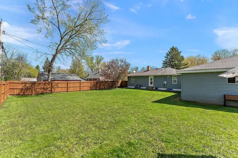 63 Ferndale Street N Maplewood MN 55119