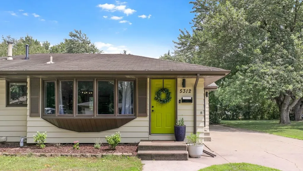5312 Rhode Island Avenue N New Hope MN 55428