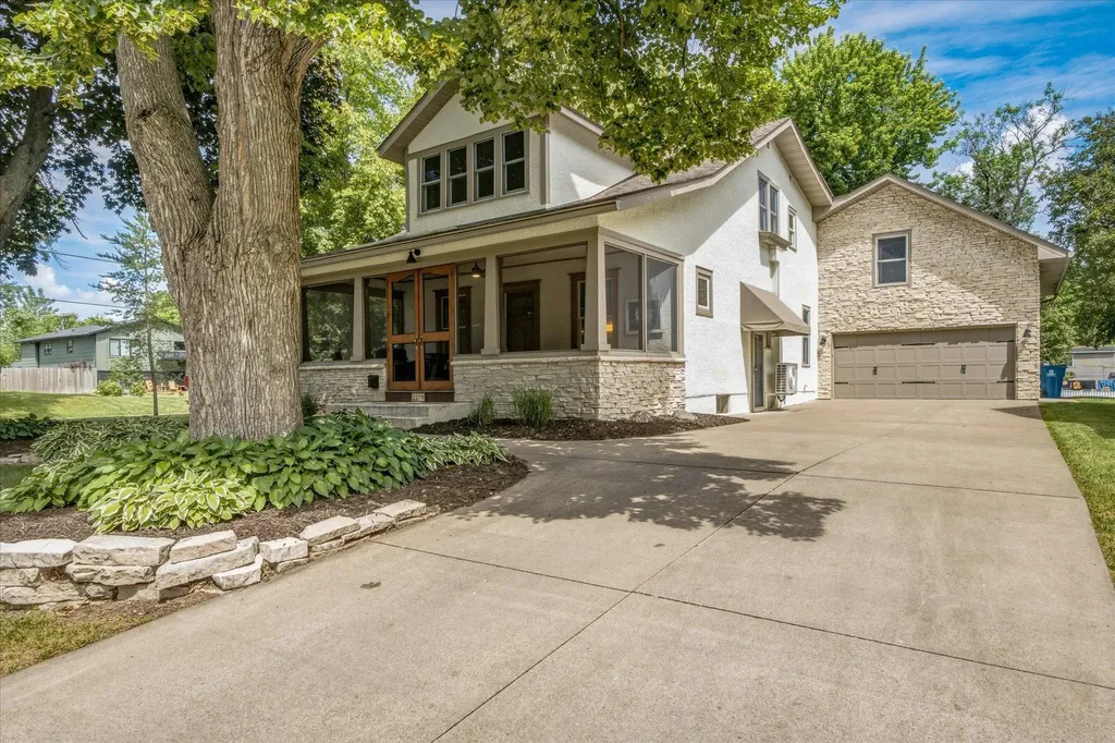 2279 8th Street White Bear Lake MN 55110