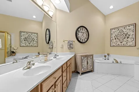 408 Holly Lane N Oakdale MN 55128