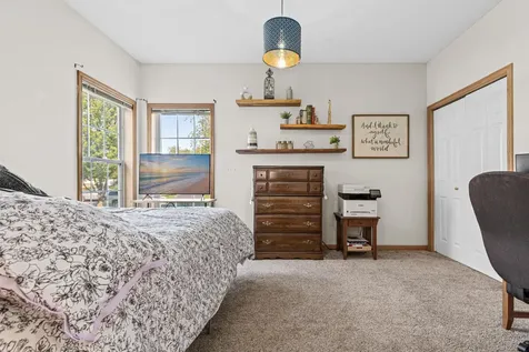 408 Holly Lane N Oakdale MN 55128