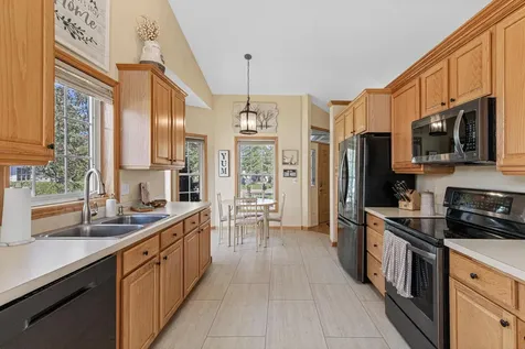 408 Holly Lane N Oakdale MN 55128
