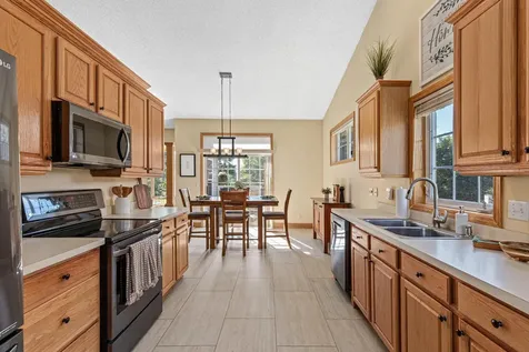 408 Holly Lane N Oakdale MN 55128