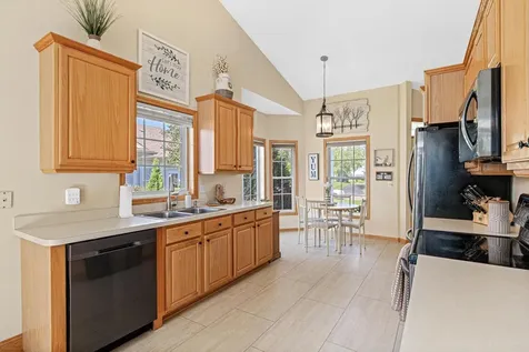 408 Holly Lane N Oakdale MN 55128
