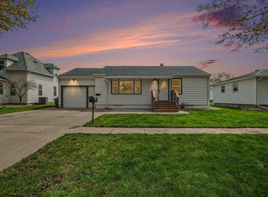 808 N Oakley Street Luverne MN 56156
