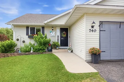 740 Texas Avenue NW Hutchinson MN 55350