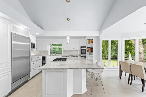 3865 Hillcrest Road Deephaven MN 55391