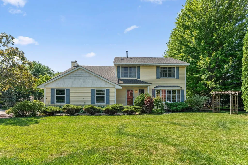 8020 Hidden Court Chanhassen MN 55317