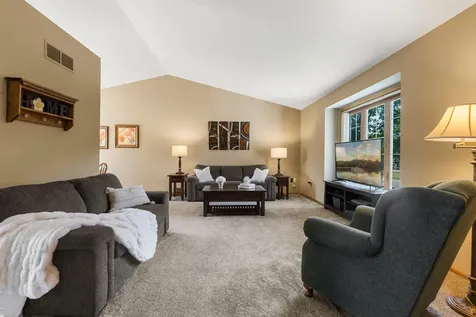 9044 Sequoia Road Woodbury MN 55125
