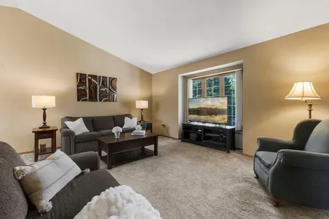 9044 Sequoia Road Woodbury MN 55125
