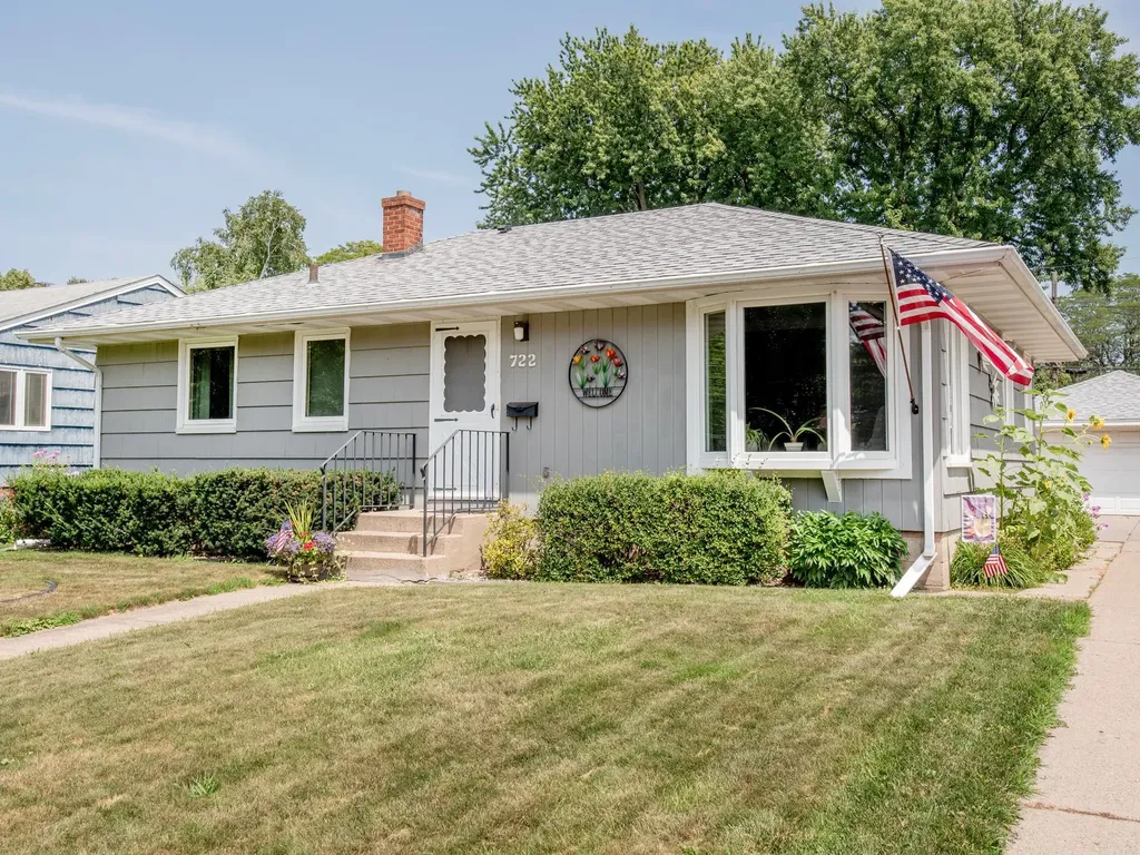 722 24th Avenue N South Saint Paul MN 55075
