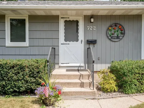 722 24th Avenue N South Saint Paul MN 55075