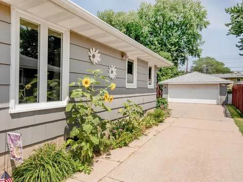 722 24th Avenue N South Saint Paul MN 55075
