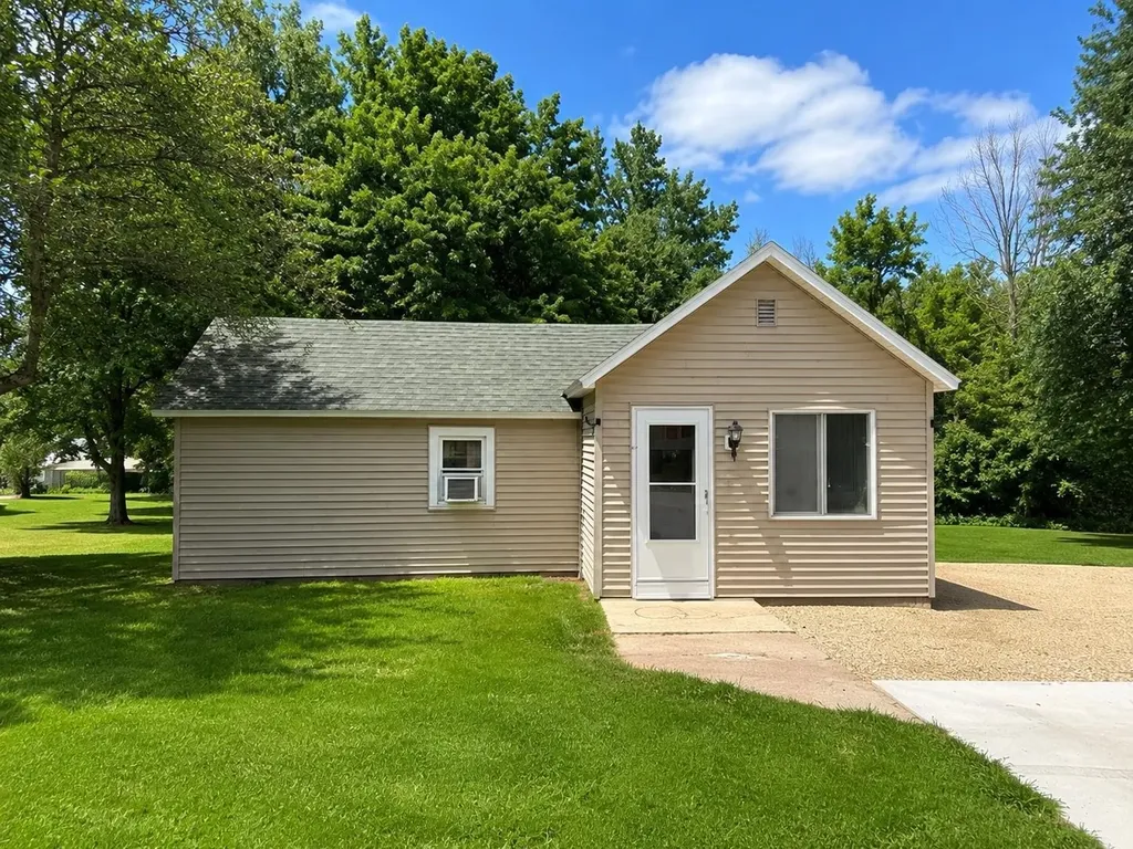 613 S Grant Street Houston MN 55943