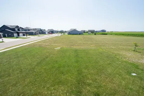 4887 Hampton Circle S Moorhead MN 56560