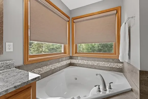 5005 Scenic Oak Drive SW Rochester MN 55902